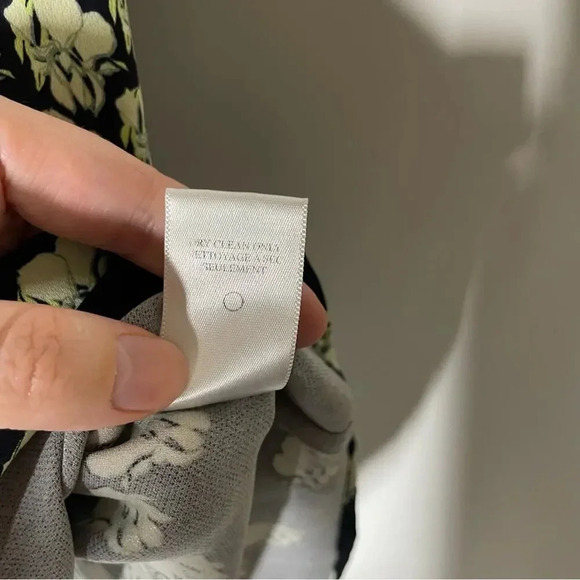 ALC Silk Floral Navy Sleeveless Tank Blouse Size Small - Picture 4 of 6